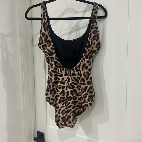 Carmen Marc Valvo Beaded Peek-A-Boo One Piece Swimsuit 12 leopard safari - Picture 5 of 7